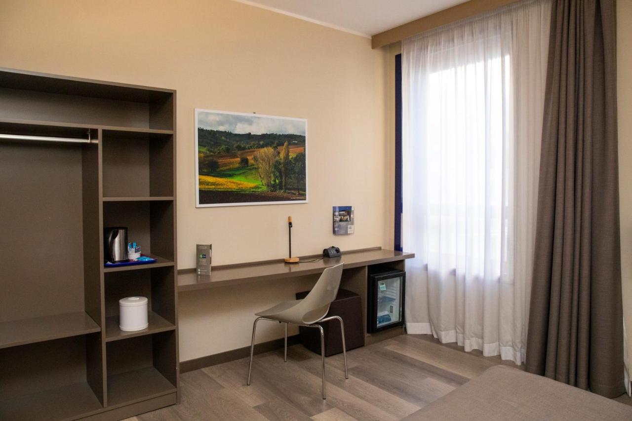 City Hotel & Suites Foligno Exterior photo